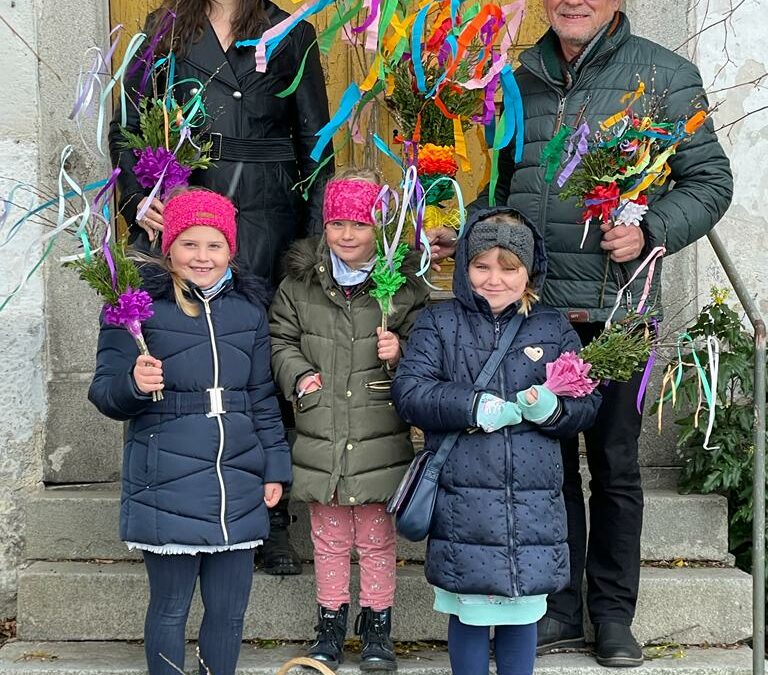 Palmbuschenbinden beim Lallinger Trachtenverein