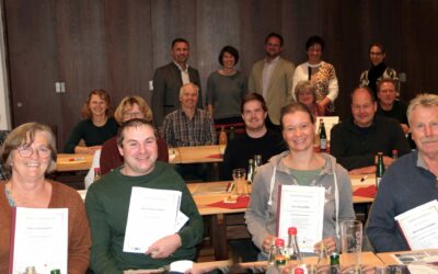 Starke Gemeinschaft für Streuobstwiesen – Das Niederbayerische Streuobstwiesenkompetenzzentrum Lallinger Winkel bildete erstmals Streuobstwiesenberater/innen aus