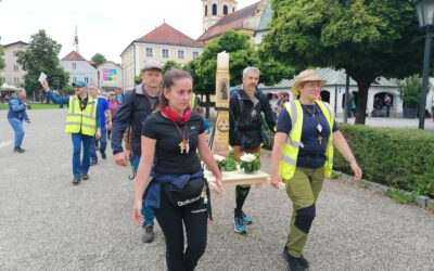 Lallinger ziehen zum 190. Mal auf den Altöttinger Kapellplatz ein