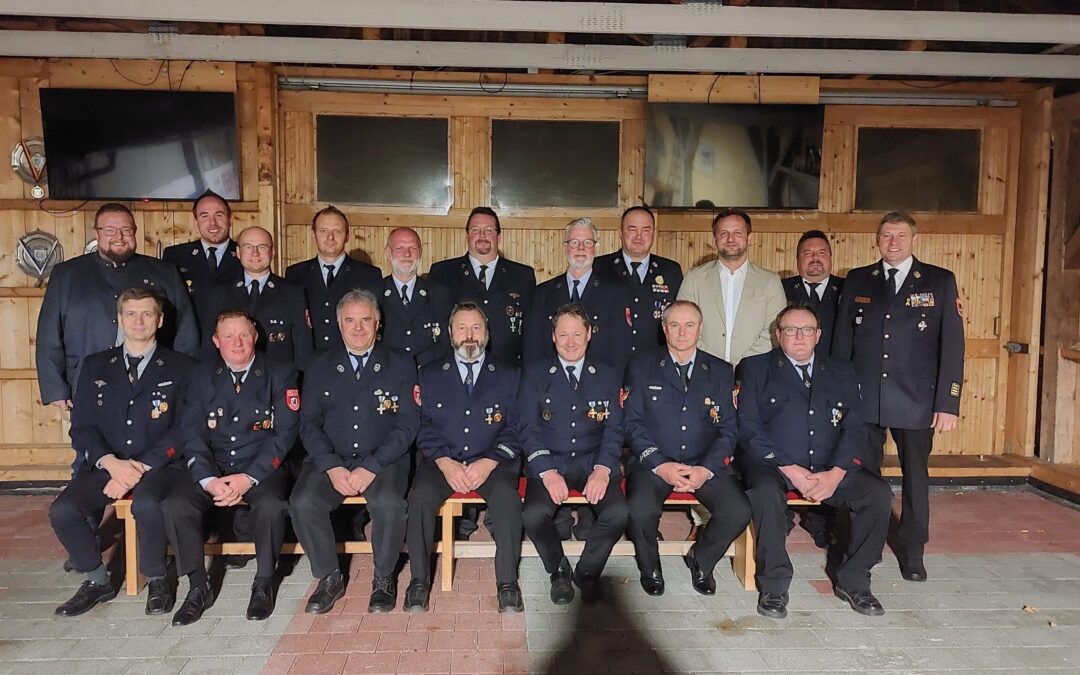 Langjährige verdiente Feuerwehrkameraden ausgezeichnet